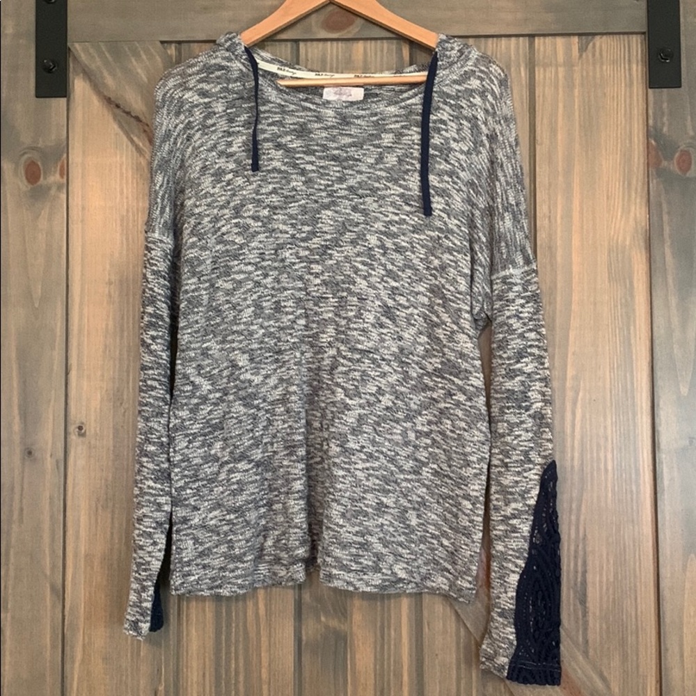 Women’s Hooded Sweater Size L